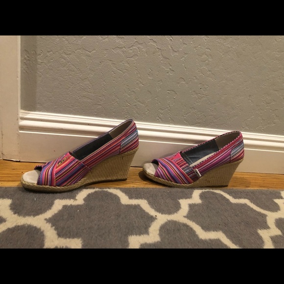 Tom Wedges - Picture 2 of 3